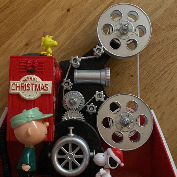 Kurt Adler Peanuts Animated Musical Table Piece - Picture 1 of 4